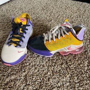 Girls Lebron basketball shoes sz 4